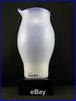 A large Kosta Boda Ulrica Hydman Vallien Open Minds vase Blue & white