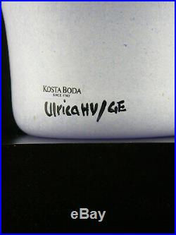A large Kosta Boda Ulrica Hydman Vallien Open Minds vase Blue & white