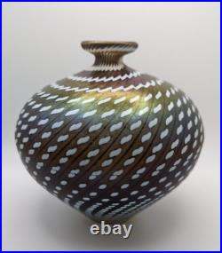 BERTIL VALLIEN KOSTA BODA Vase Minos Brown Iridescent Glass Signed UV GLOW