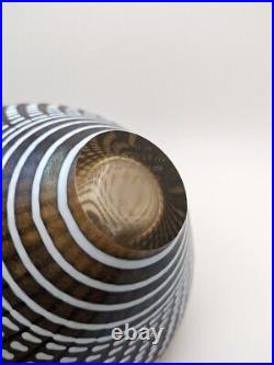 BERTIL VALLIEN KOSTA BODA Vase Minos Brown Iridescent Glass Signed UV GLOW