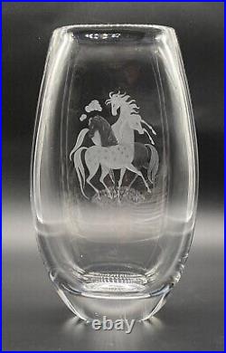 BIG Signed Kosta Vicke Lindstrand Thoroughbred Horses Etched Glass Vase 10 3/4