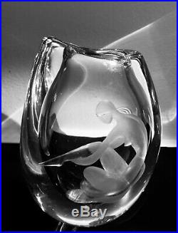 Etched VICKE LINDSTRAND KOSTA BODA SWEDEN Signed Glass Vase Lady With The Sock