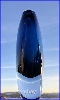 KOSTA BODA VICKE LINDSTRAND Signed Vase Sommerso Solid Blue Glass 1950, H7-8