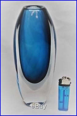 KOSTA VICKE LINDSTRAND. LARGE VASE SOMMERSO IN BLUE 21,5 cm