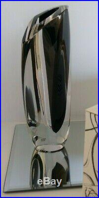 New 10 1/4 KOSTA BODA Sweden Goran Warff SARABAND Black & Clear Art Glass Vase