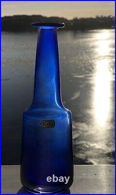 Signed BERTIL VALLIEN KOSTA BODA Vase Blue Iridescent Glass Color Pattern, H8-9