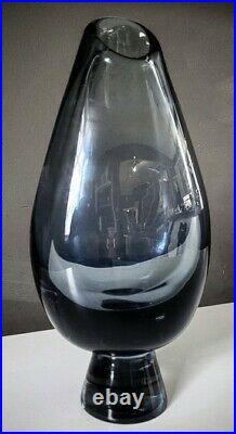Signed VICKE LINDSTRAND KOSTA BODA SWEDEN Vase Dark Magic Blue Gray Glass 1950s