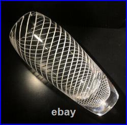Signed VICKE LINDSTRAND KOSTA BODA SWEDEN White Glass Fish Net Vase, H8 1/4